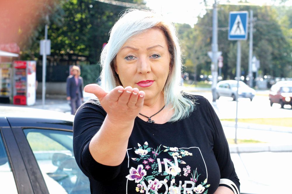 Brenin sin Viktor Zorica Marković tabloid star star magazin lepa brena sin viktor živojinović paparazzo