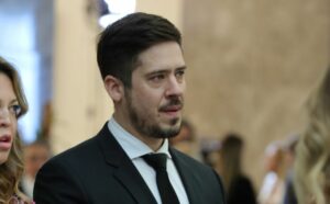 Nikola Rokvić u suzama
