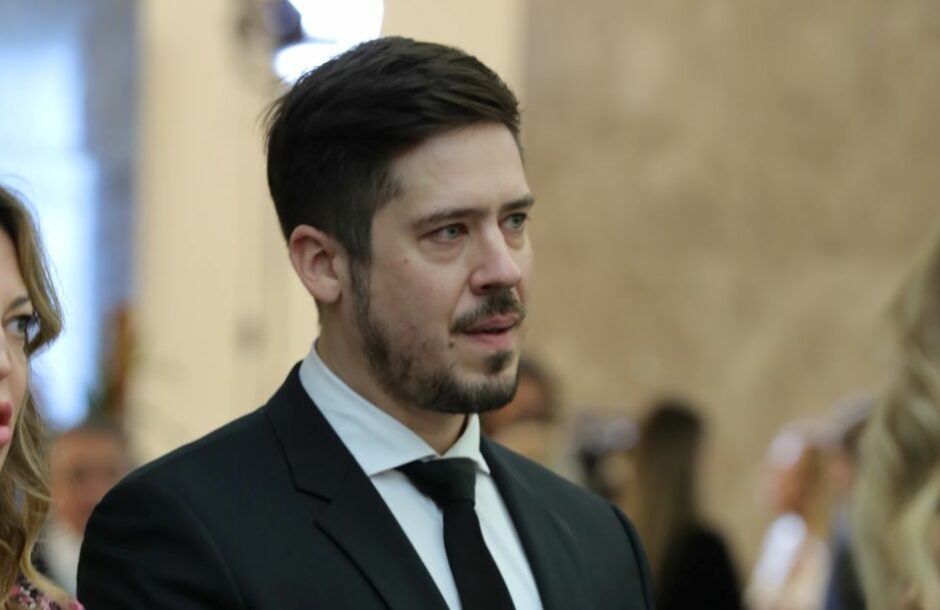 Nikola Rokvić u suzama