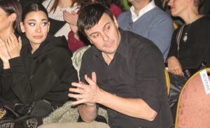 Vuk Kostić muvao Sanju Vučić